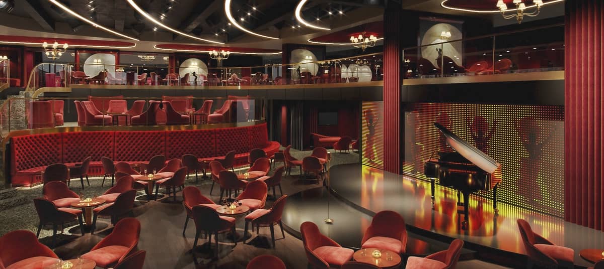 3- CABARET ROUGE<br>AMBIANCE FEUTRÉE ET SPECTACLES EN MER