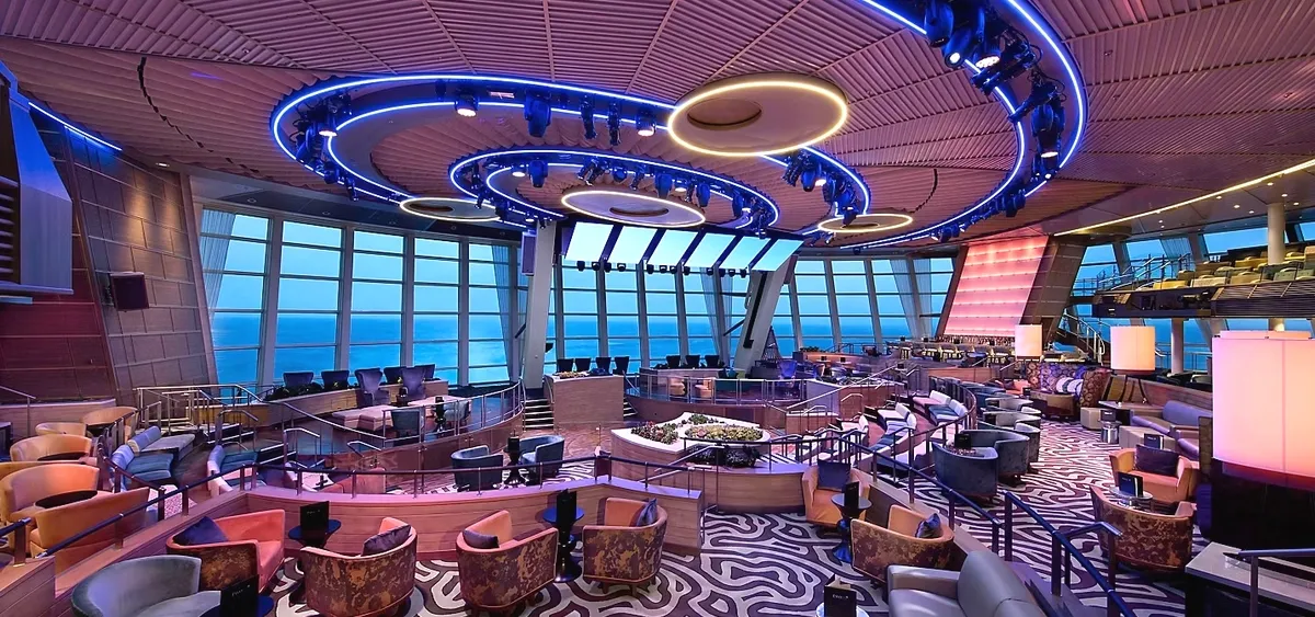 2- TWO70<br>LOUNGE & SPECTACLES IMMERSIFS