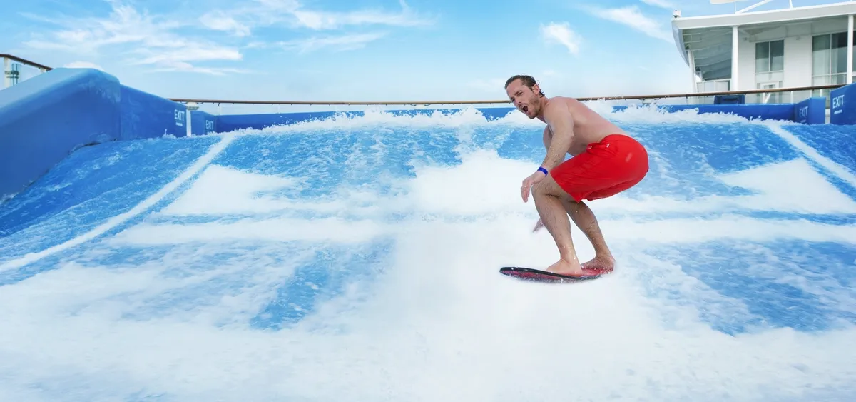 5- FLOWRIDER
LE SIMULATEUR DE SURF SIGNATURE EN MER